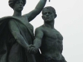 Una dei quattro gruppi statuari del Ponte Umberto I Una dei quattro gruppi statuari del Ponte Umberto I